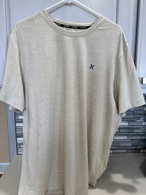 Hurley Men's Short Sleeve Crew Tee in Light Beige with Navy Logo